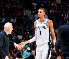 云开体育-天赋爆表！文班亚马凶猛空接+隔扣：两战禁区11中11