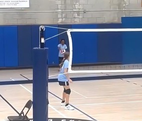 kaiyun-天赋！詹皇9岁女儿打排球连续得分 老詹观战直乐